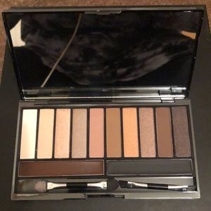 Eye shadow and eyebrow kit!